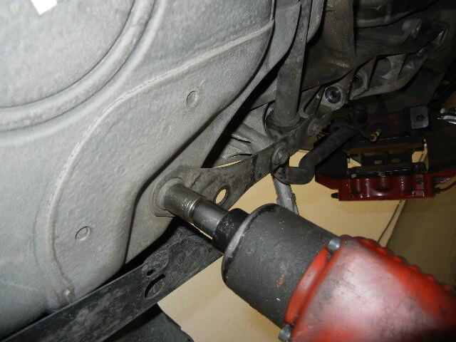 Porsche 996 Turbo removing front sway bar Porsche 996 Turbo removing front sway bar